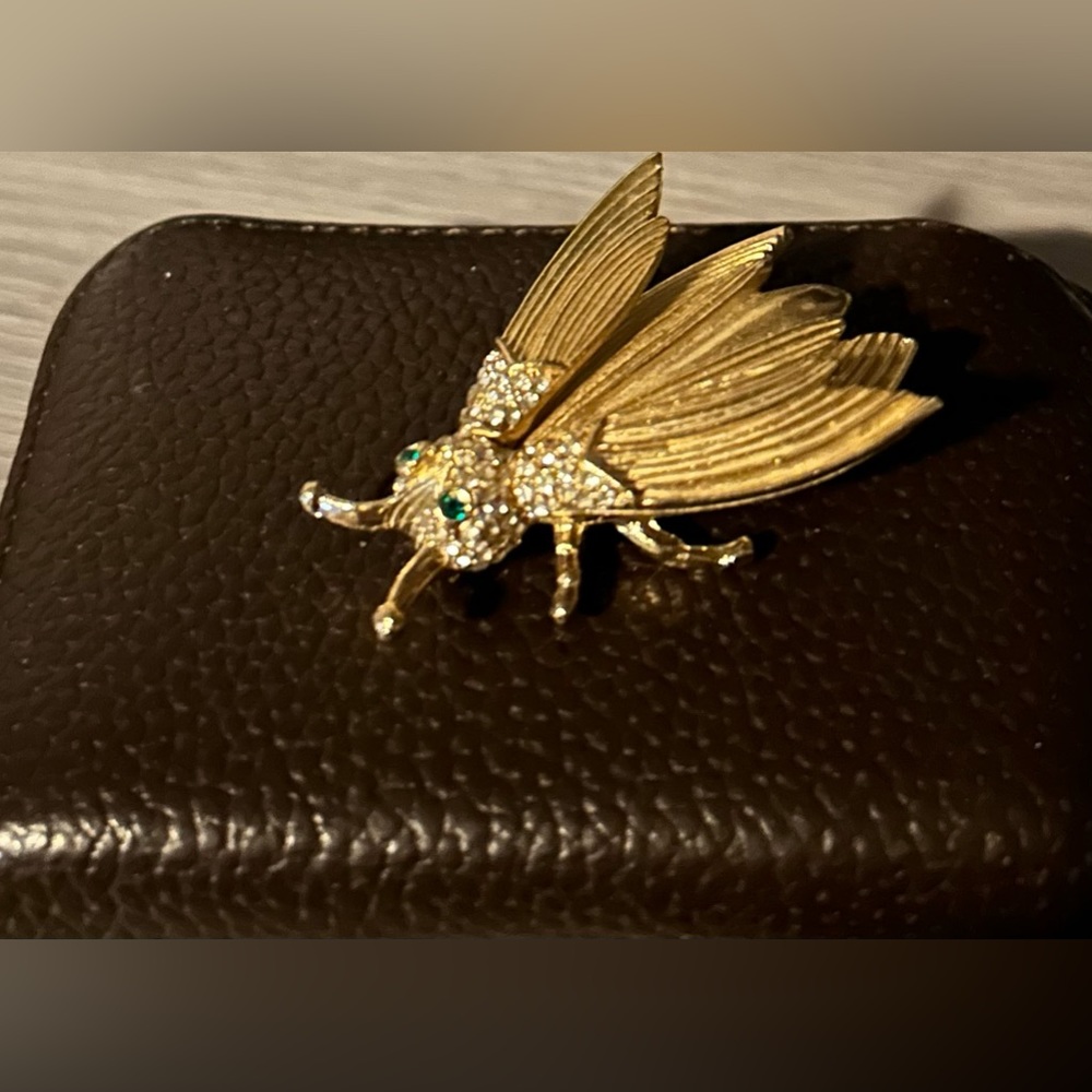 Vintage Gold Tone Rhinestone Trembler Winged Insect Bug Brooch. fluttering Wings